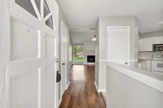 Building Photo - 2220 Spruce Dr
