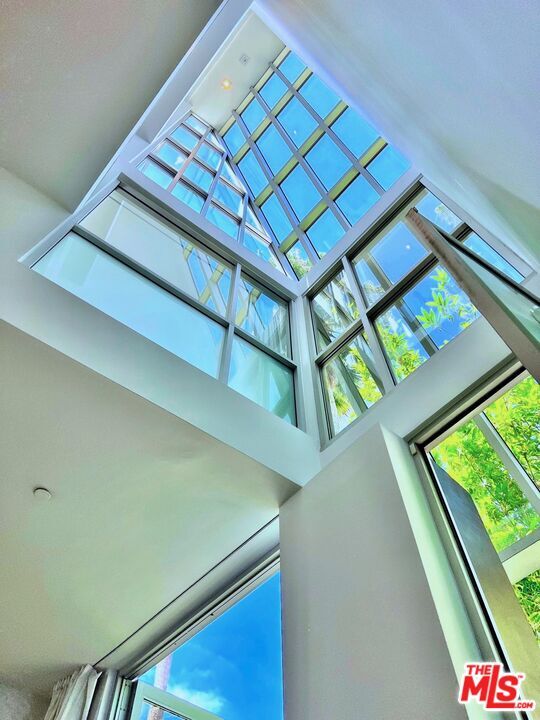 Foto del edificio - 8223 Norton Ave