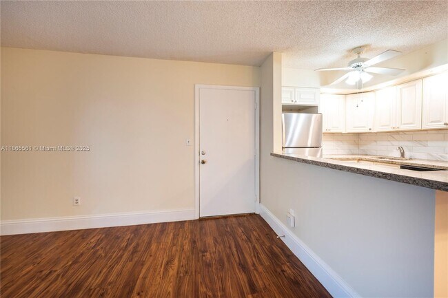Building Photo - 9522 N Belfort Cir