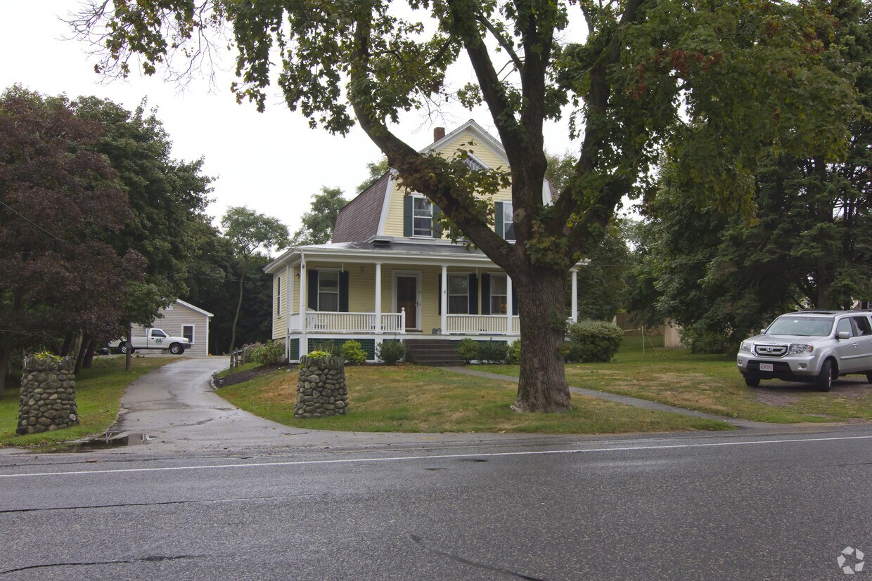 Primary Photo - 92 Fort Hill St