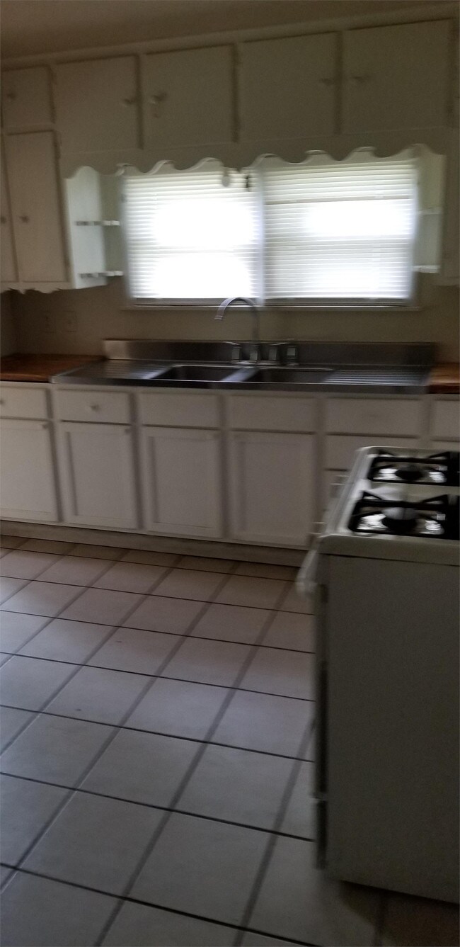 Foto del edificio - 230 E Coolspring Ave