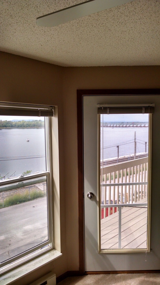 Foto del edificio - RIVERS EDGE RESIDENCES