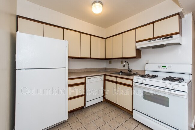 Building Photo - 1633 D St SE