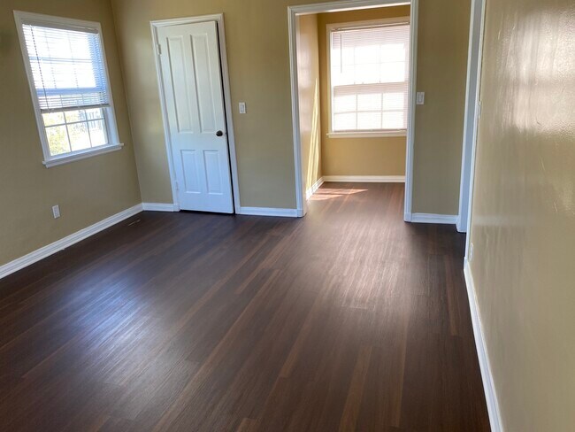 Bedroom - 2019 S Longwood Ave
