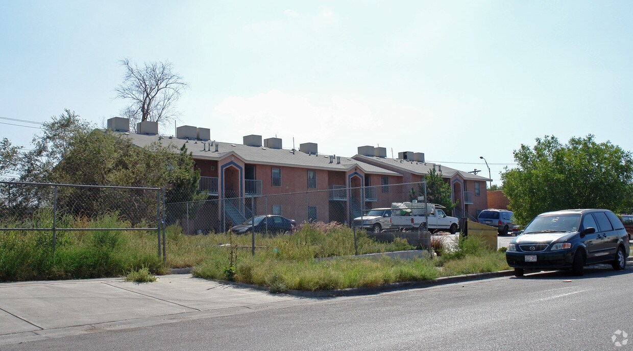 Foto principal - 3608 Rivera Ave