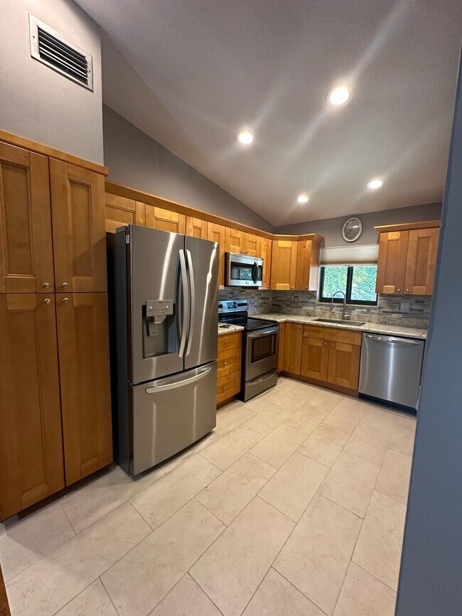 Building Photo - 301 Olivewood Pl
