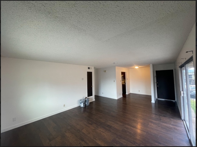 Foto del edificio - 2469 Colina Ct