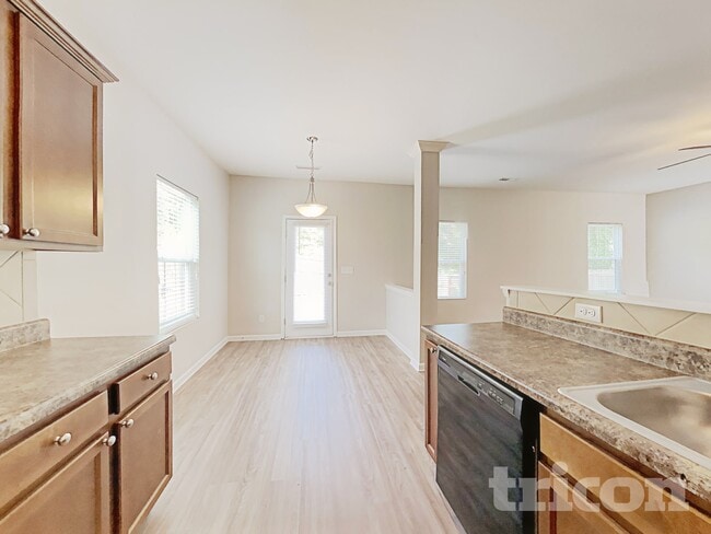 Foto del edificio - 1039 Manston Pl SW