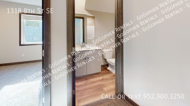 Foto del edificio - Modern 6 Bedroom Townhouse in Dinkytown!