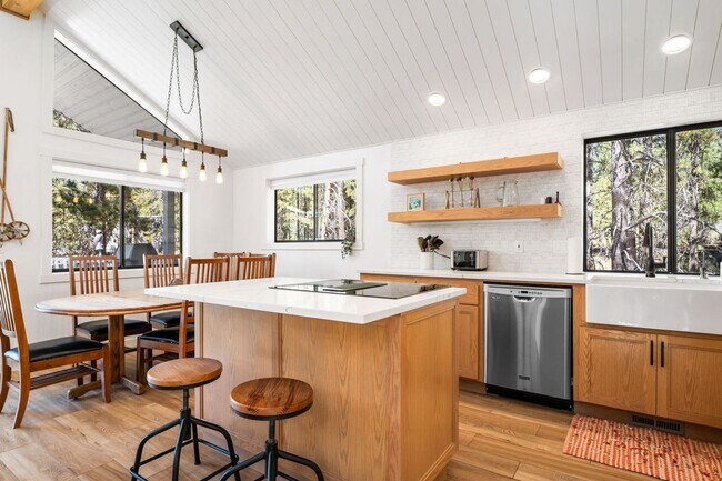 Foto del edificio - #11 Deer Lane, Sunriver OR 97707 - Long Te...