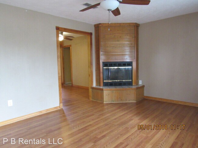 Building Photo - 3 br, 1.5 bath House - 2810 NW Ozmun Avenue