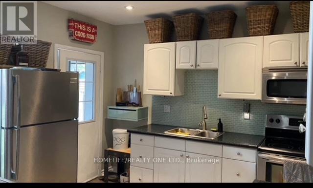 Building Photo - 128 Carlaw Ave