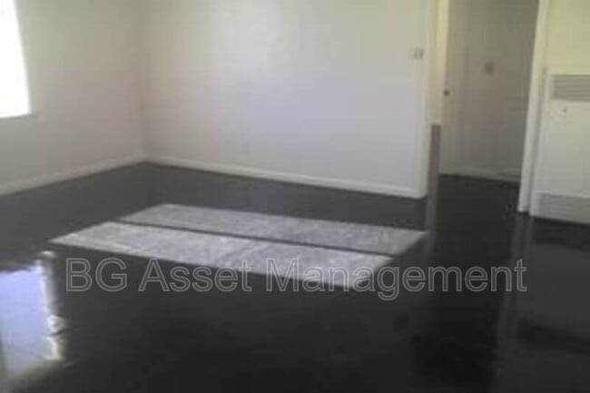 Building Photo - 1415 Visalia Ave