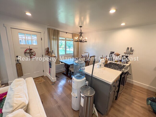 Building Photo - AVAILABLE - Updated Condo in Los Osos - 1 ...