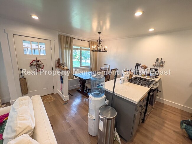 Foto del edificio - AVAILABLE MAY - Updated Condo in Los Osos ...