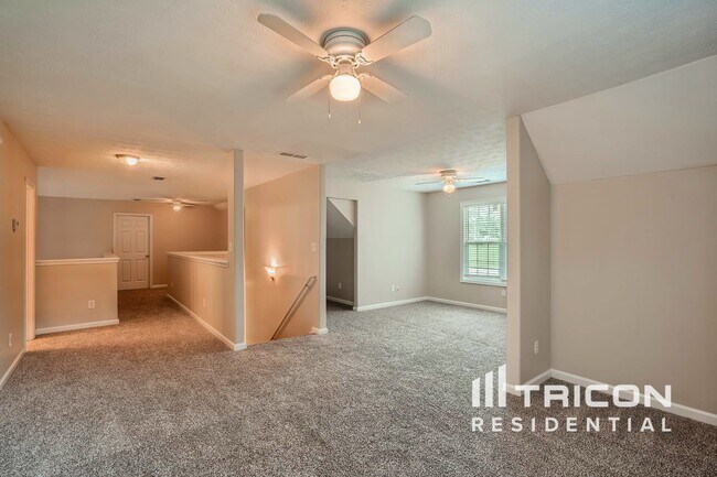Building Photo - 930 Willow Hollow Dr
