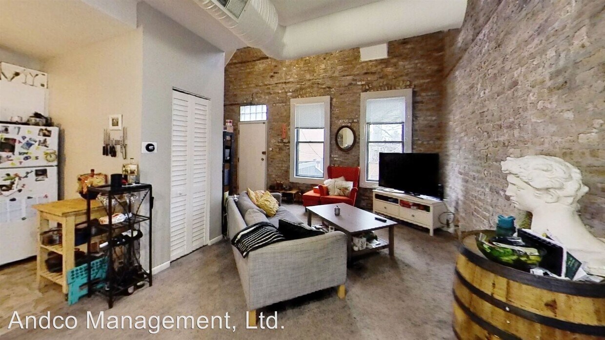 Foto principal - 2052 W Webster Ave