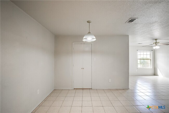 Building Photo - 2709 Lucille Dr