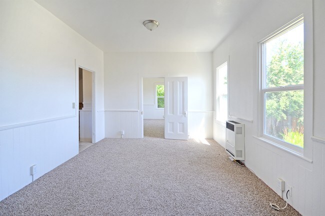 Plymouth interior - 103-113 Grant St