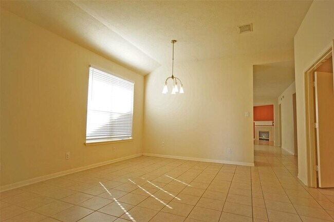 Foto del edificio - 20411 Pomegranate Ln