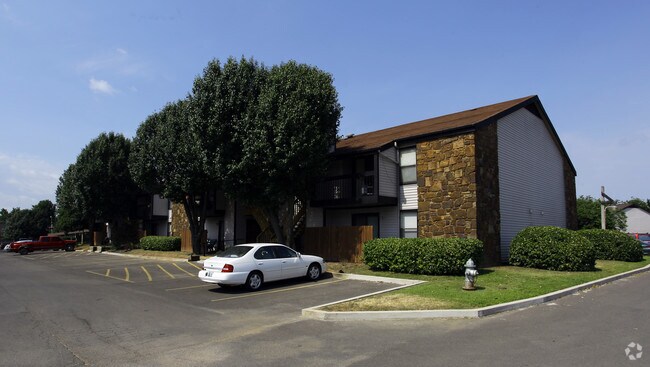 Foto del edificio - Phoenix Village Apartments