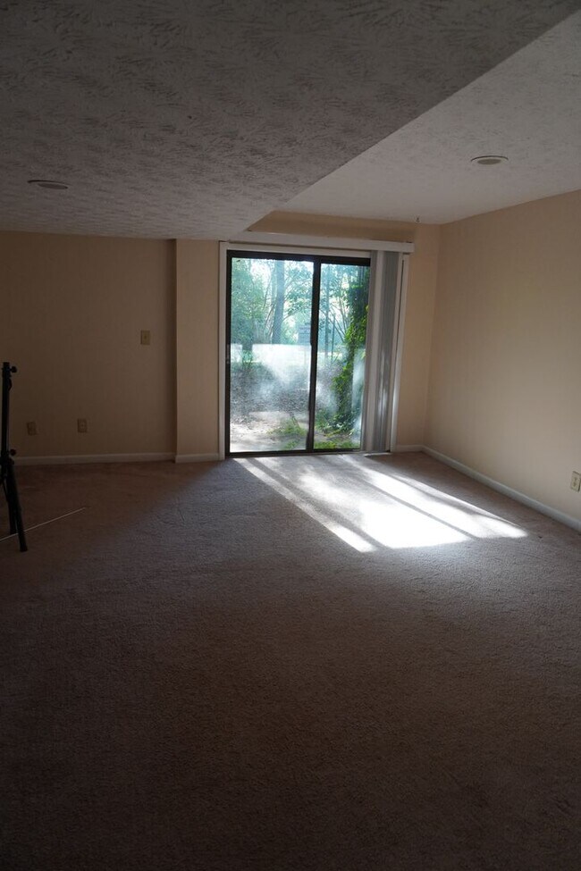 Foto del edificio - 195 Woodstone Dr