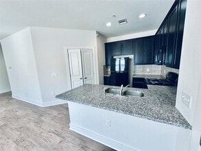Building Photo - 2216 Creekside Ln