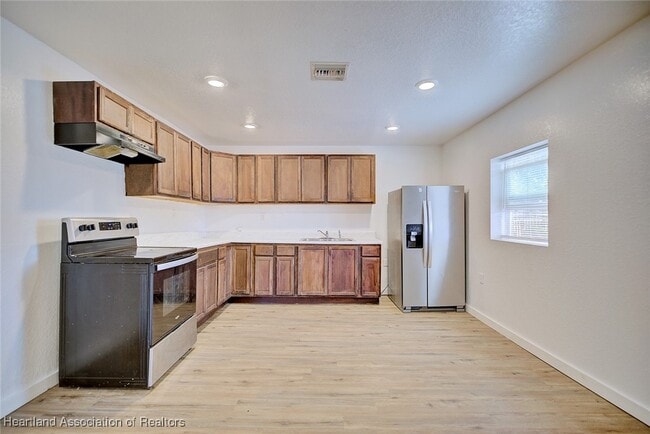 Foto del edificio - 915 S Waldron Ave