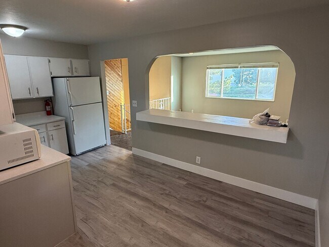 Building Photo - Upstairs Apartment Available-Two Bedroom, ...