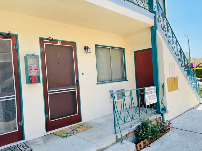 Building Photo - 740 N Edinburgh Ave