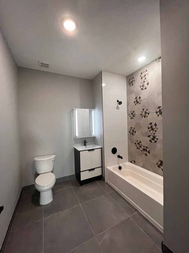 Foto del edificio - 133 Mallory Ave