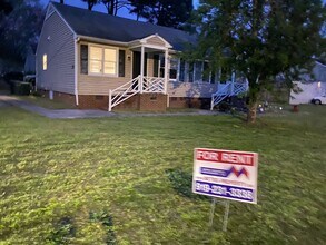 Building Photo - 123 Harper St