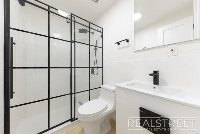 Building Photo - NEW 2 BR in Clinton Hill with Backyard!