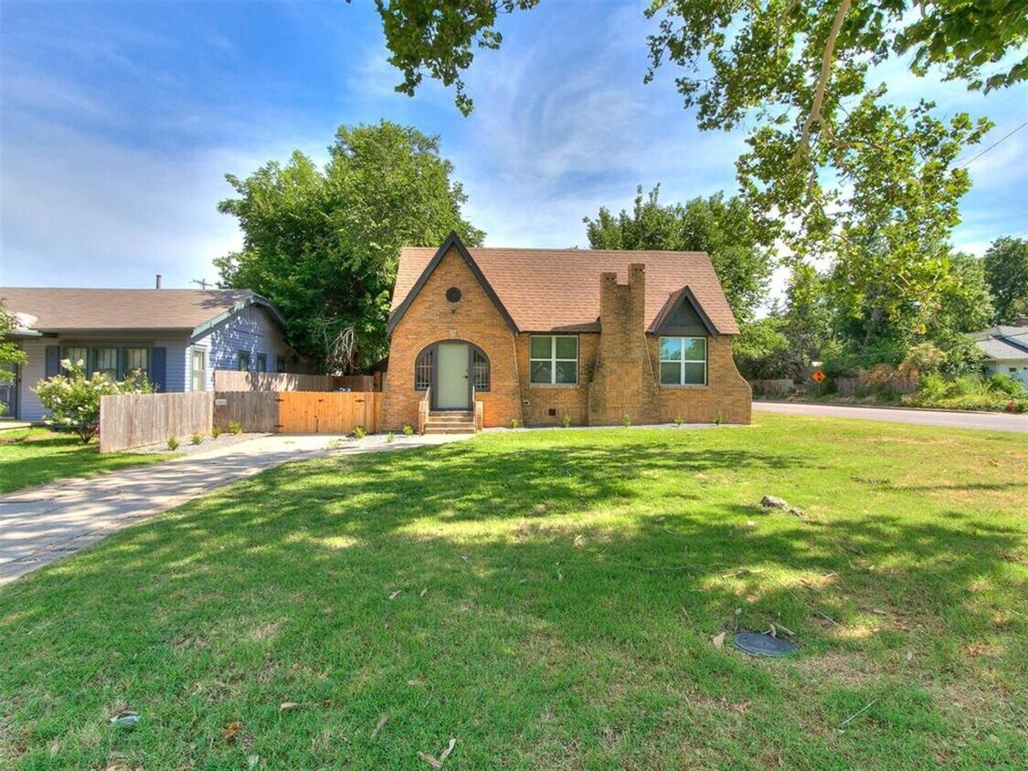 Primary Photo - 2040 NW 20th St