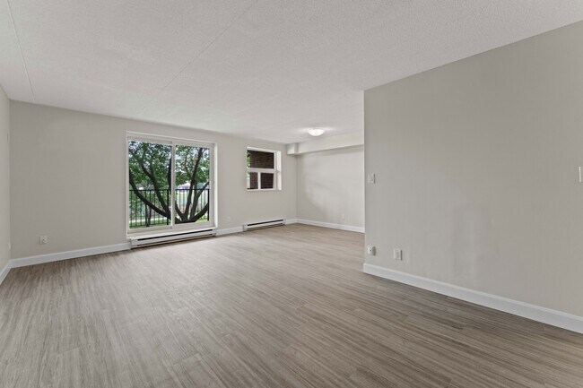 Building Photo - 1071 McDougall St