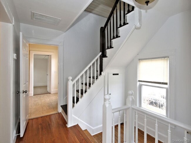 Building Photo - 84 Nelson Ave