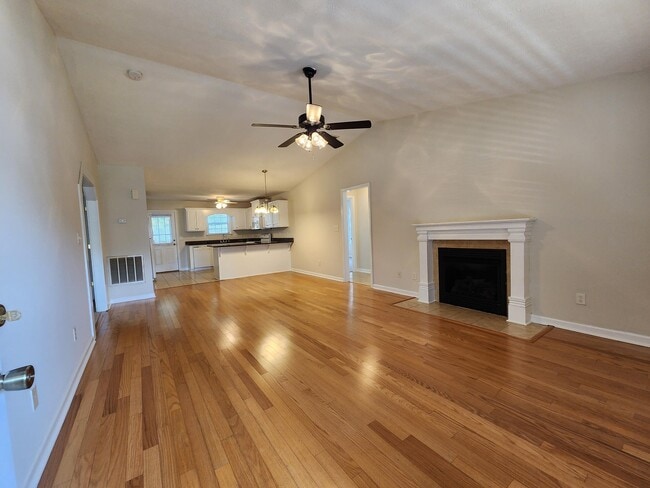 Building Photo - 336 Beryl Dr