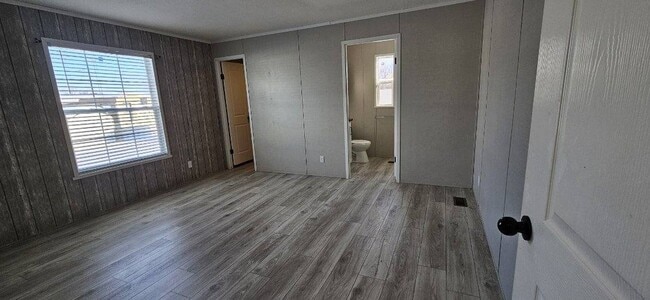 Building Photo - 25 Colony Dr