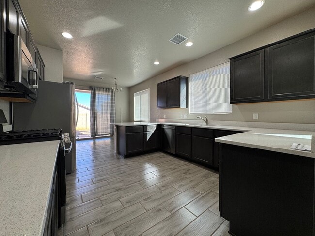 Building Photo - 4BR/2.5BA/2CG, 2057 sq.ft. rental with DOG RUN in Sierra Vista, AZ