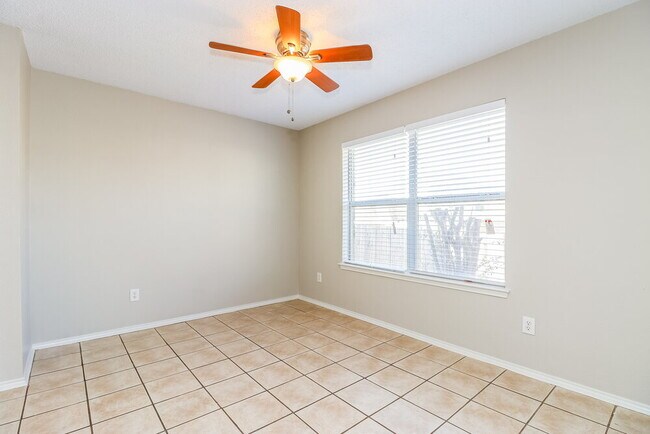 Building Photo - 617 St Eric Dr