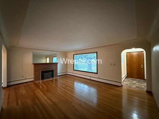 Foto del edificio - South Hill Charming corner lot 3 bed 2 bath in quiet neighborhood