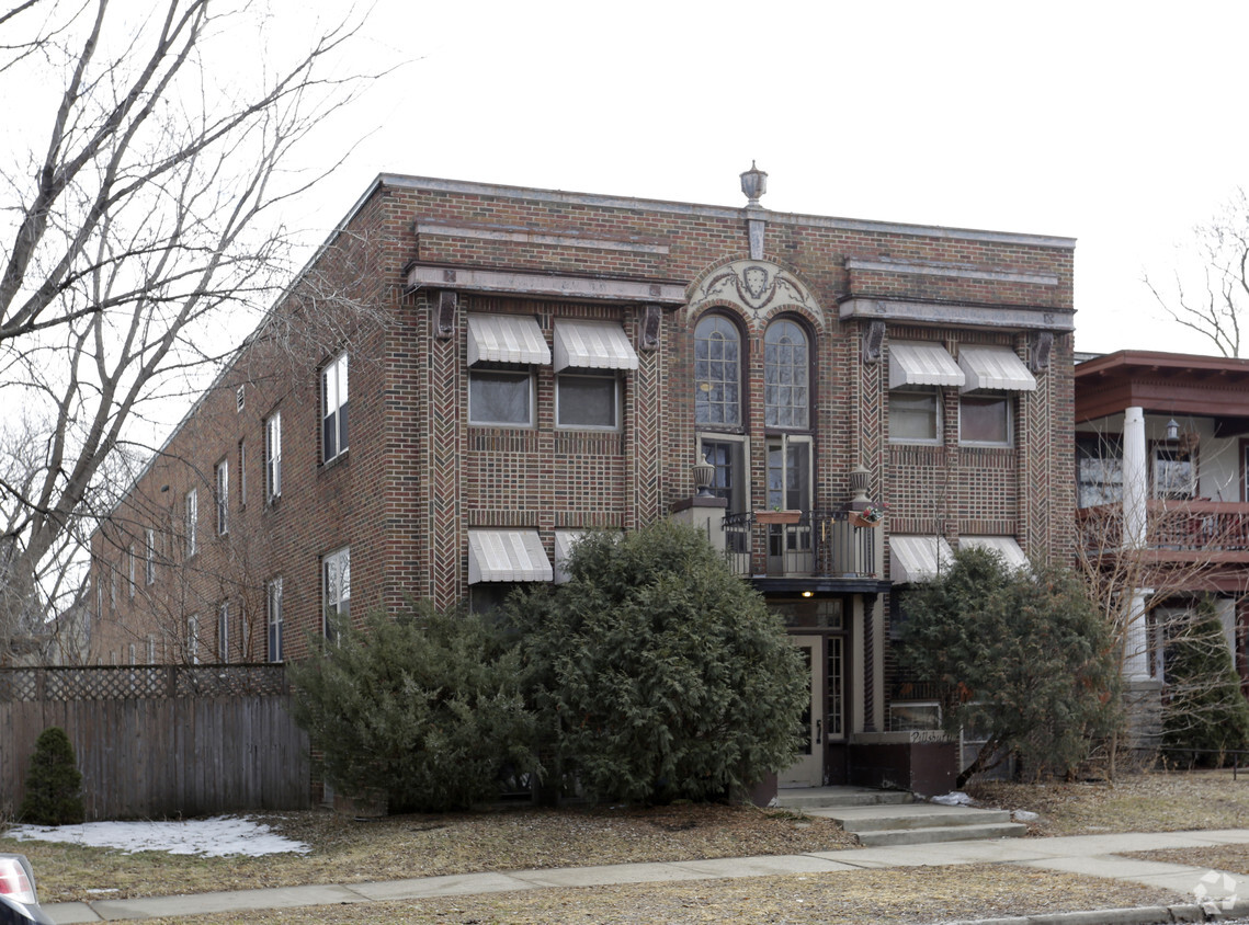 Primary Photo - 2621 Pillsbury Ave