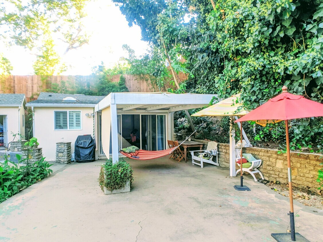 Primary Photo - 1927 N Beverly Glen Blvd