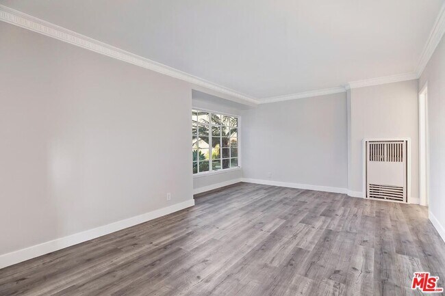 Foto del edificio - 5016 Clinton St