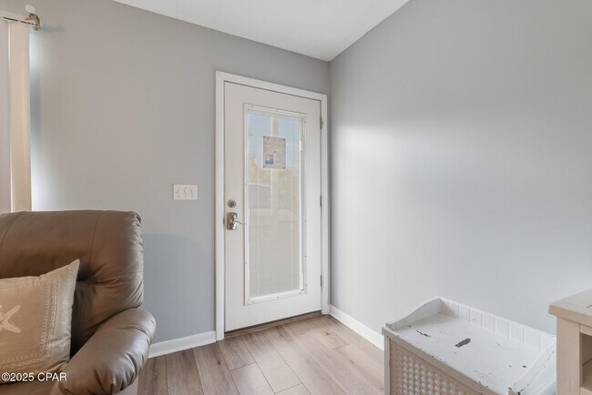 Foto del edificio - 17642 Front Beach Rd