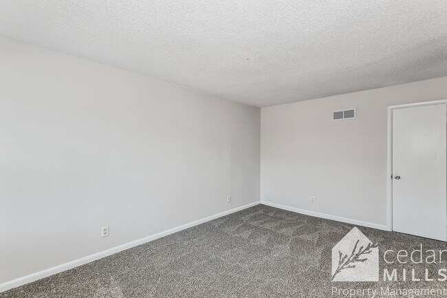 Building Photo - 1412 N Volutsia