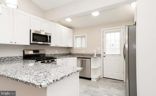 Foto del edificio - 2409 E Cold Spring Ln