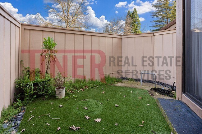 Building Photo - Welcome to this beautiful 2-bedroom, 2.5-b...