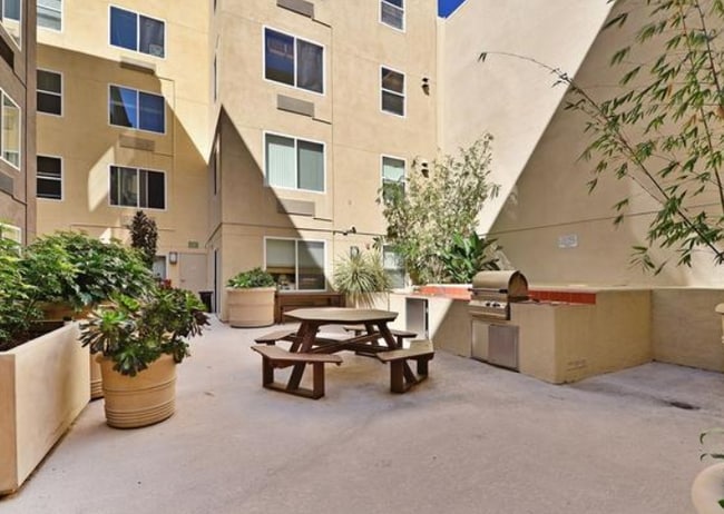 Foto del edificio - 1435 India St