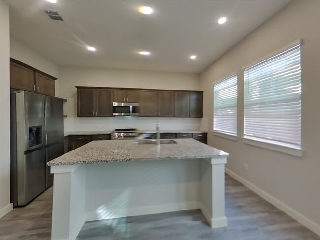 Building Photo - 4930 San Fabiano Ct